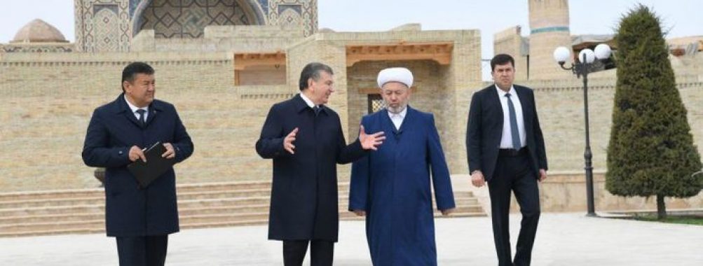 Шавкат Мирзиёев Ғиждувоний мақбарасини зиёрат қилди